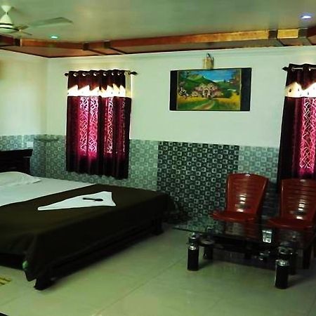 Hotel Manorama Inn Khammam Exteriör bild