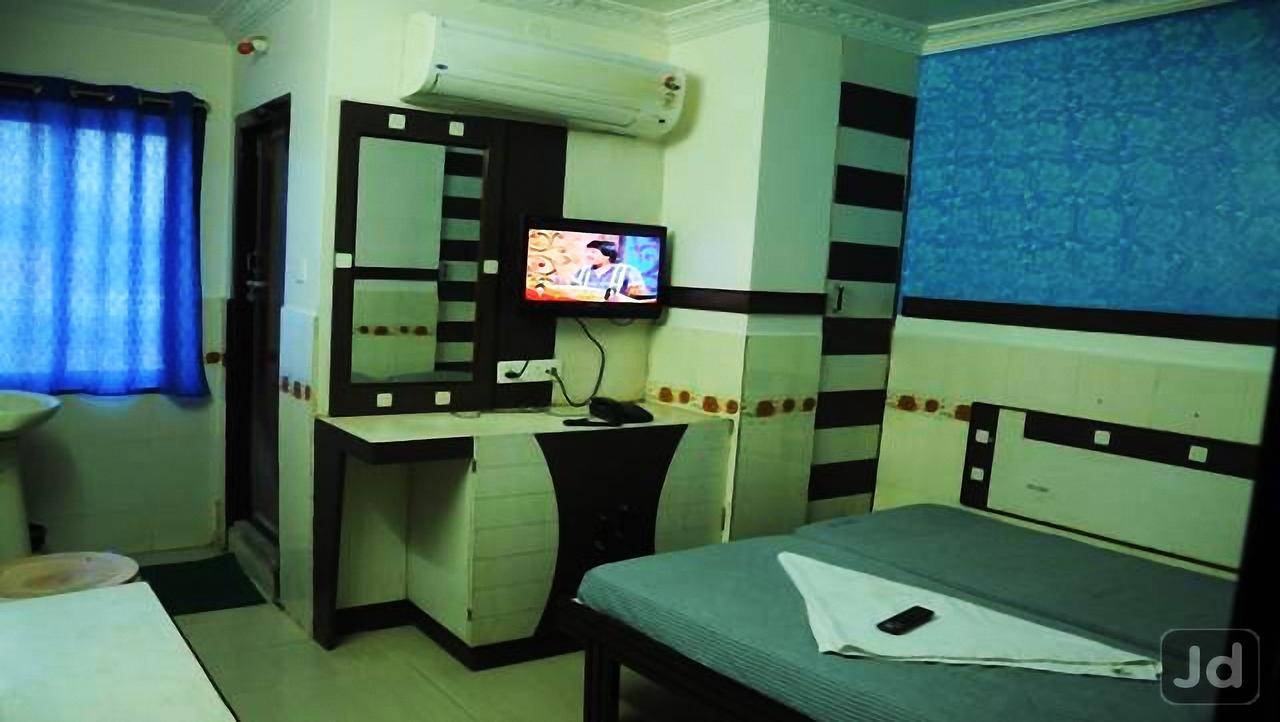 Hotel Manorama Inn Khammam Exteriör bild