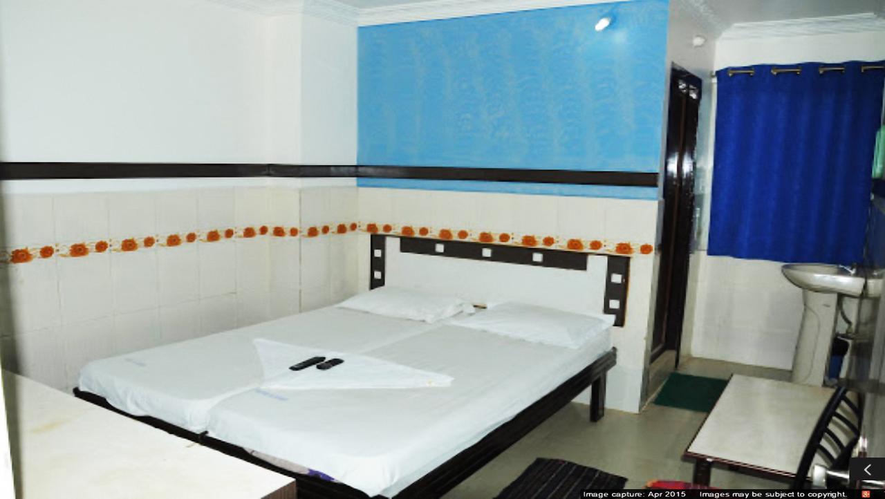 Hotel Manorama Inn Khammam Exteriör bild